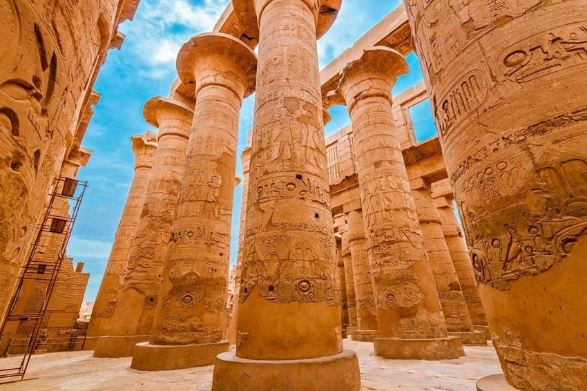 مصر تطلق مشروعاً لترميم عشرات الأعمدة بمعابد الكرنك