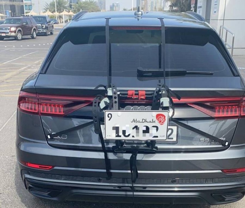 شرطة أبوظبي تسمح بـ«لوحة أرقام إضافية» لقاعدة حمل الدراجات الهوائية