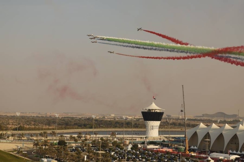 «فرسان الإمارات الجوي» يبهر جمهور الفورمولا1 في ياس