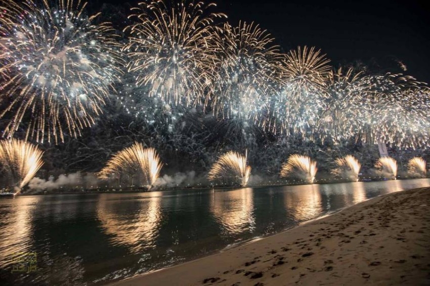رأس السنة في أبوظبي: احتفالات فريدة وعروض بألعاب نارية لا يمكن تفويتها