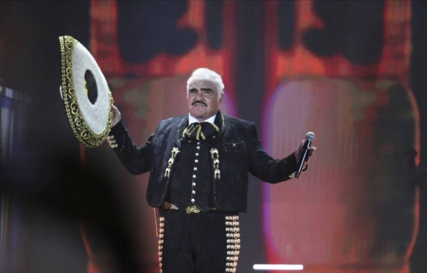 وفاة ملك الأغنية الشعبية المكسيكية فيسنته فرنانديس