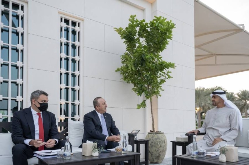 محمد بن زايد يستقبل وزير خارجية تركيا