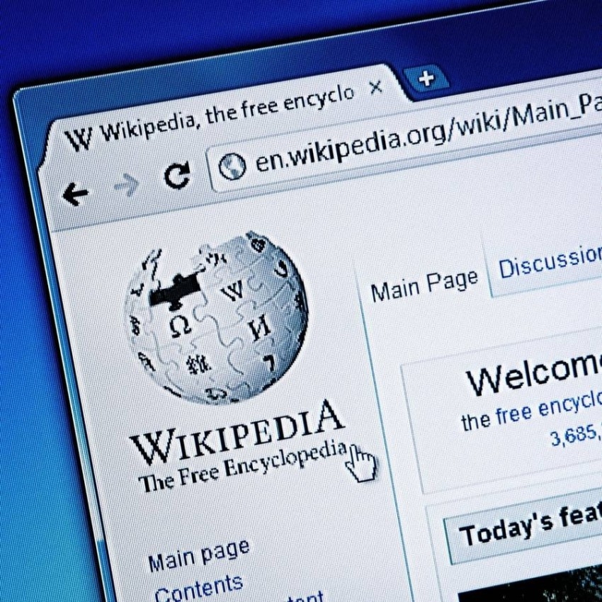 مليون دولار لكمبيوتر مؤسس «ويكيبيديا» وصفحة الموقع الأولى