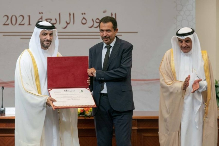 سلطان بن أحمد القاسمي يكرم الفائزين بـ«الألكسو- الشارقة للدراسات اللغوية المعجمية»