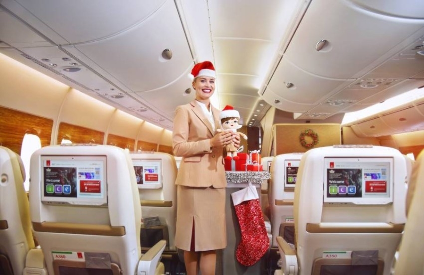 «طيران الإمارات» تشارك عملاءها احتفالات عيد الميلاد وموسم العطلات