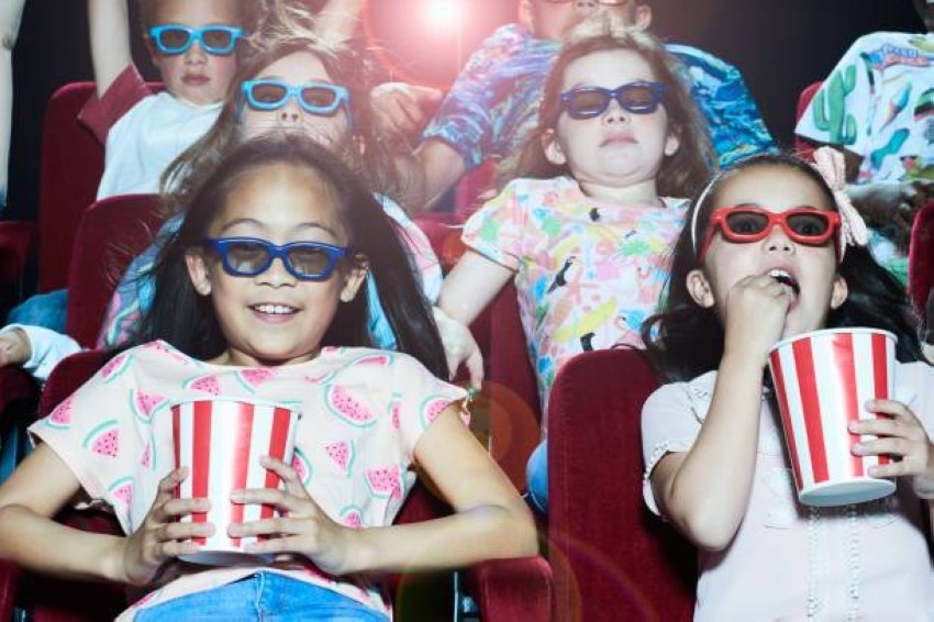 الإمارات تستحدث تصنيفاً عمرياً جديداً لُمشاهدة الأفلام.. ماذا تعني التصنيفات الأخرى؟