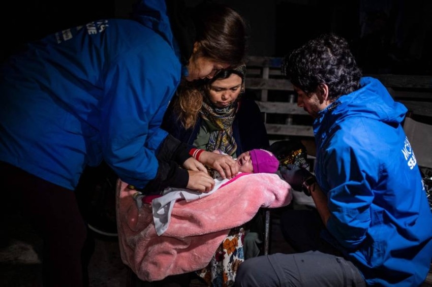 فقدان عشرات المهاجرين بعد غرق زورقهم قبالة سواحل اليونان
