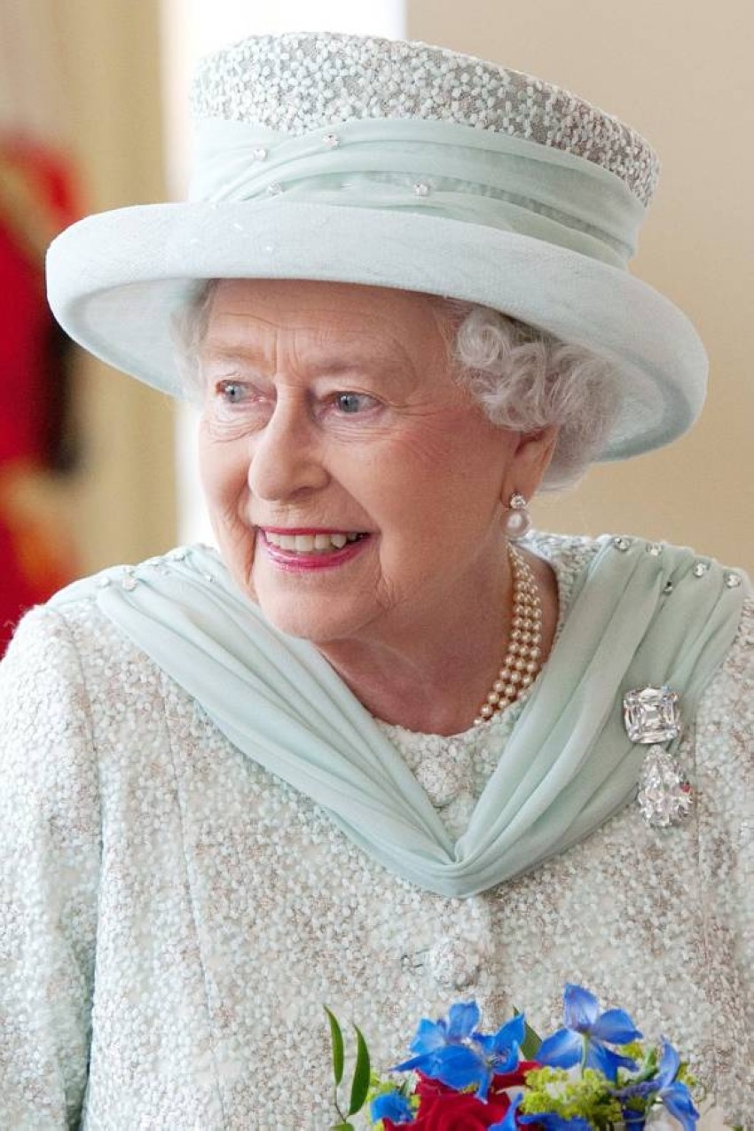 67 مليون دولار.. بروش الملكة إليزابيث الأغلى في العالم