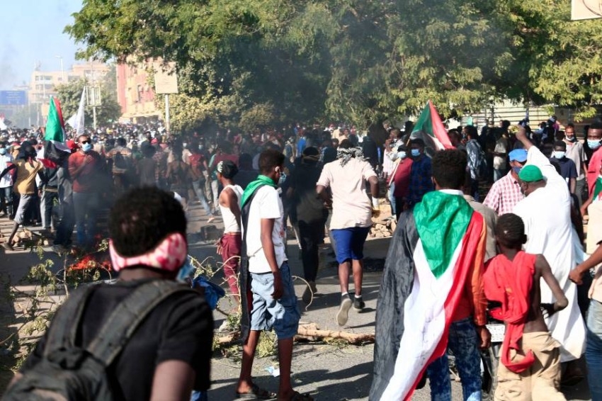 السودان.. مطرقة التظاهرات وسندان نزيف الاقتصاد