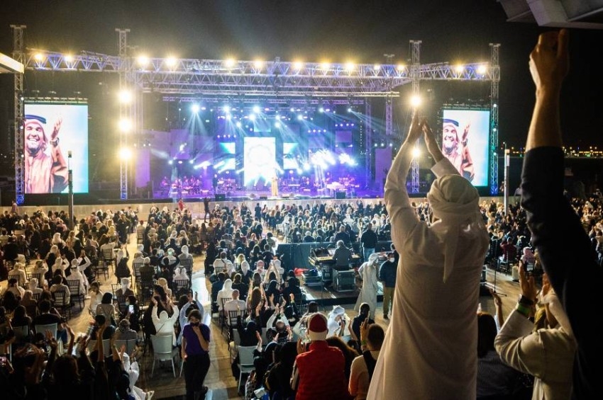 حسين الجسمي يستقبل 2022 في أبوظبي