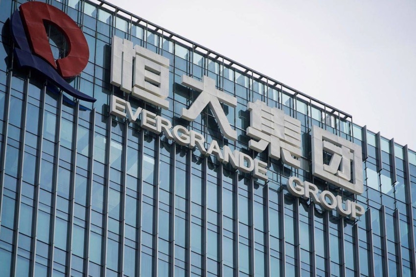 العملاق الصيني المتعثر «إيفرغراند» يوقف أسهمه للتداول ببورصة هونغ كونغ