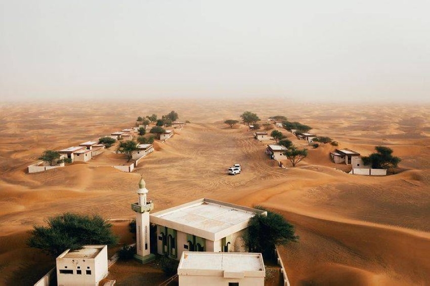 قرى صحراوية تنبض بالجمال وروح المغامرة في الإمارات