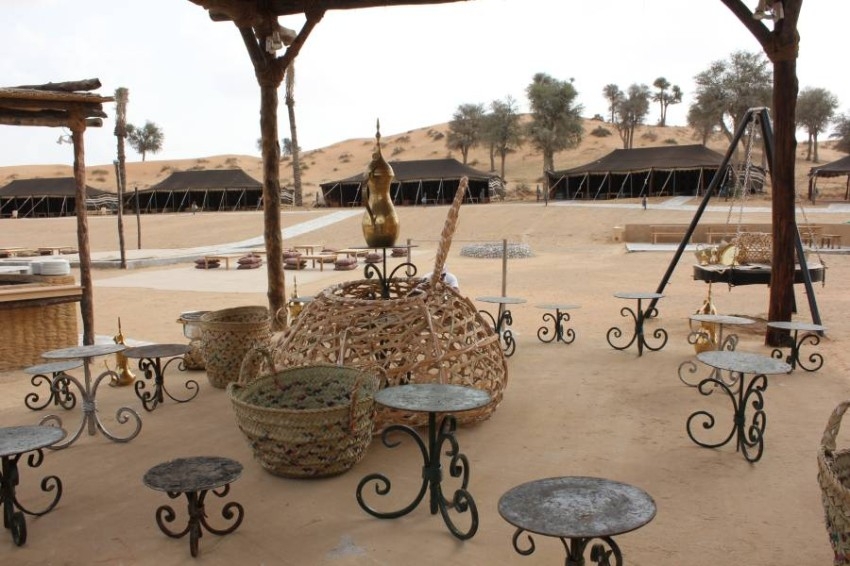 الشاي البدوي في قرية بساطة الصحراوية