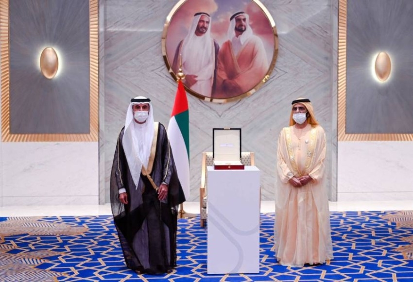 جانب من تكريم الفائزين بـ«جائزة دبي التقديرية لخدمة المجتمع». (الرؤية)