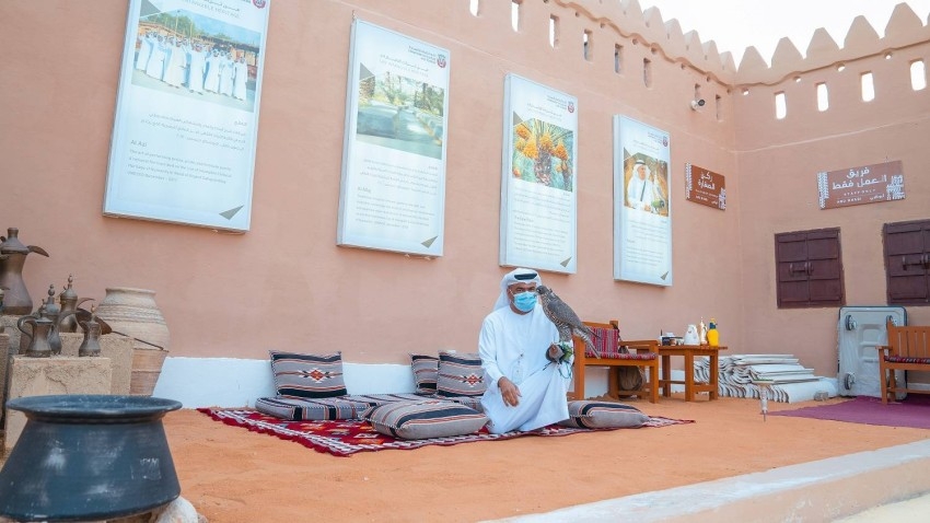 جناح «الثقافة» يعرف زوار مهرجان الشيخ زايد بالتراث الإماراتي