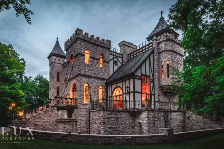 قلعة من طراز القرون الوسطى للبيع مقابل 2.3 مليون دولار