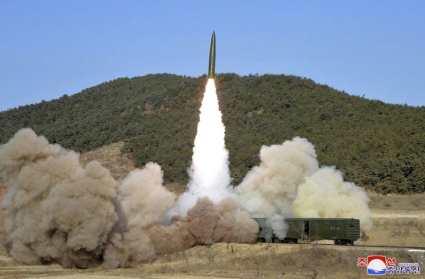 صور | كوريا الشمالية تطلق صاروخين «قصير المدى» من قطار