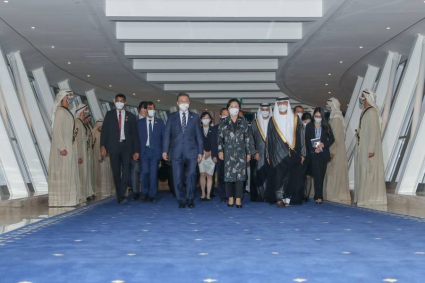 وصول رئيس كوريا الجنوبية إلى مطار دبي في زيارة رسمية إلى الإمارات