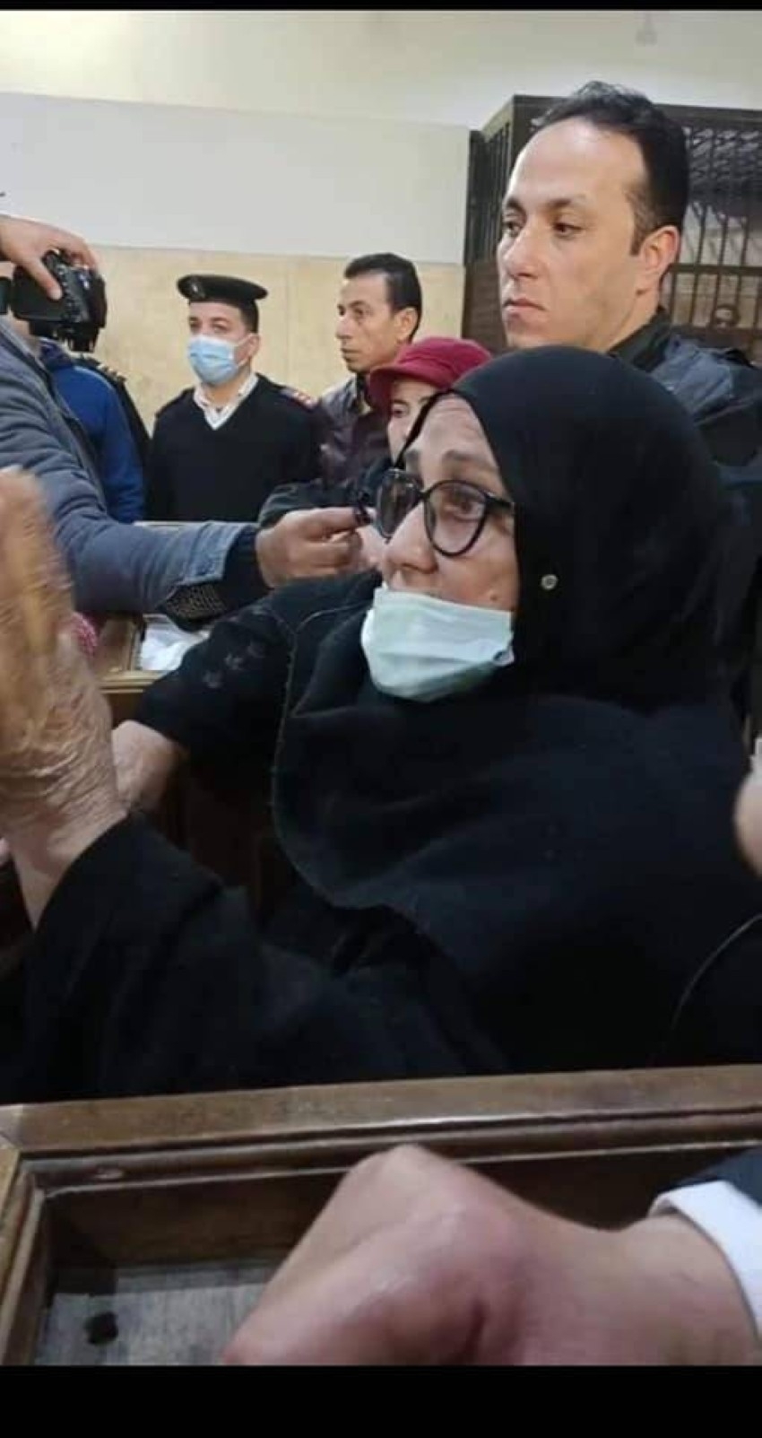 بين تعاطف واستنكار لموقفها.. أم مصرية تنقذ ابنها من الإعدام بعد قتل أخته حرقاً