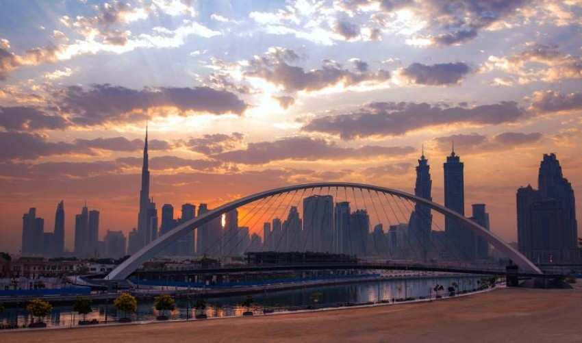 الإمارات مساءً.. بانوراما شاملة على وجهات سياحية تنبض بالحياة والمناظر الساحرة