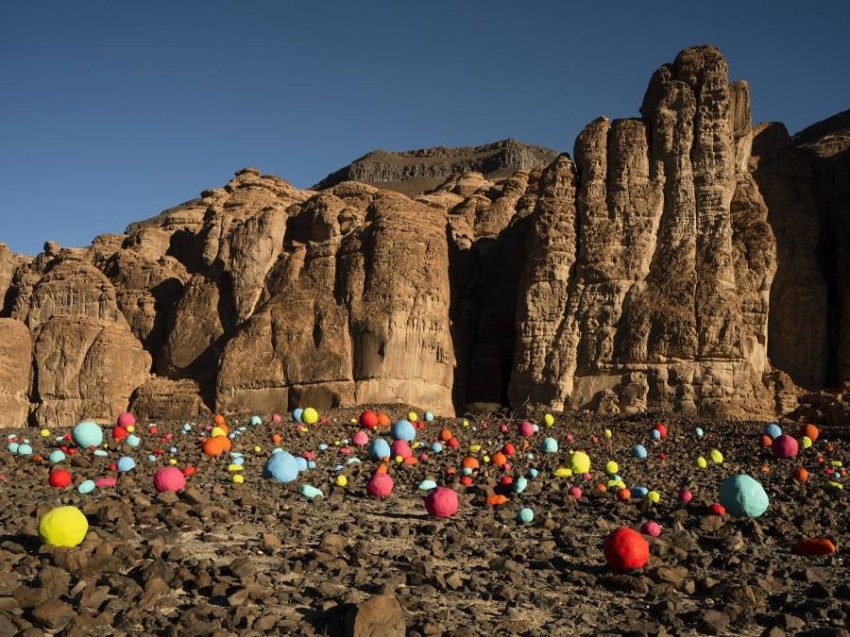 15 فناناً يستلهمون الجمال من السراب في «صحراء X العلا»