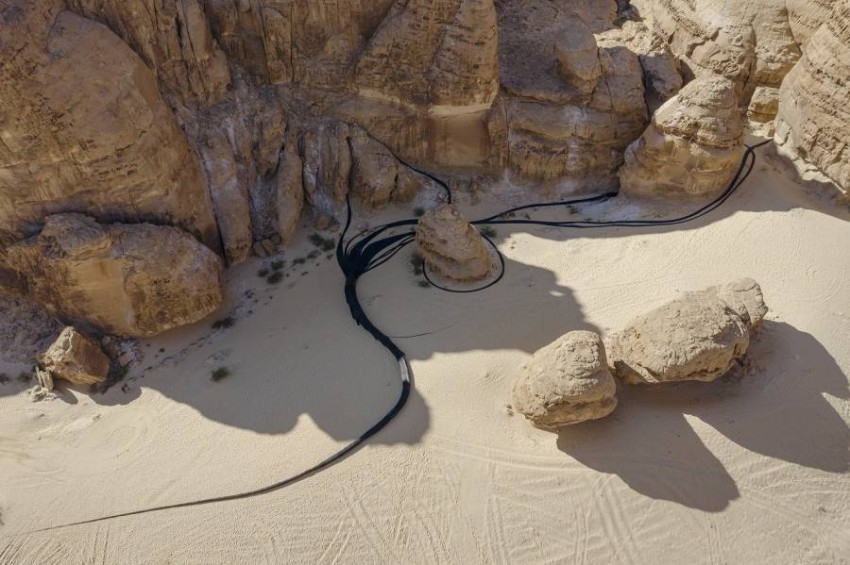 15 فناناً يستلهمون الجمال من السراب في «صحراء X العلا»