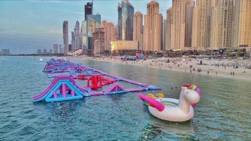 دبي تدخل «غينيس» بأكبر حديقة مائية قابلة للنفخ