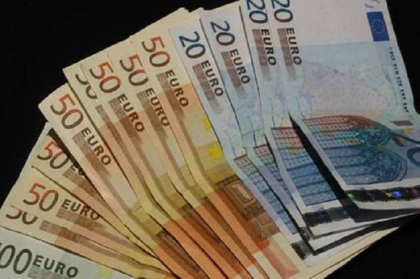 سعر اليورو في مصر اليوم الخميس 27 يناير 2022