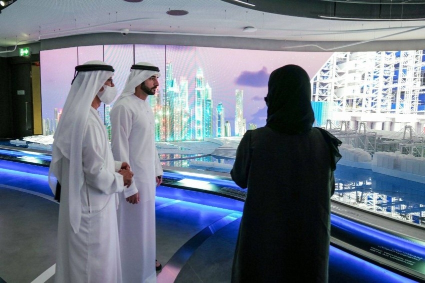 حمدان بن محمد يزور جناح «دي بي ورلد» في «إكسبو 2020 دبي»