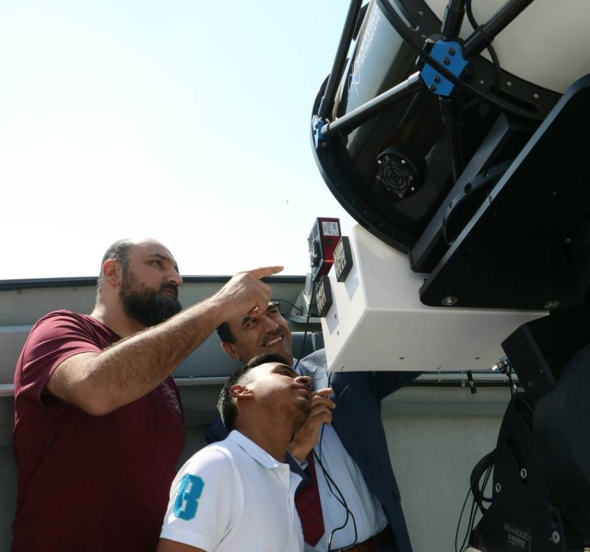 «الشارقة لعلوم الفضاء» يُركب مطيافاً فلكياً واسع المدى بتلسكوب المرصد