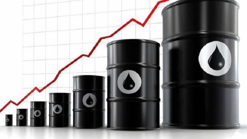 أسعار النفط ترتفع وتقترب من أعلى مستوياتها في سبع سنوات
