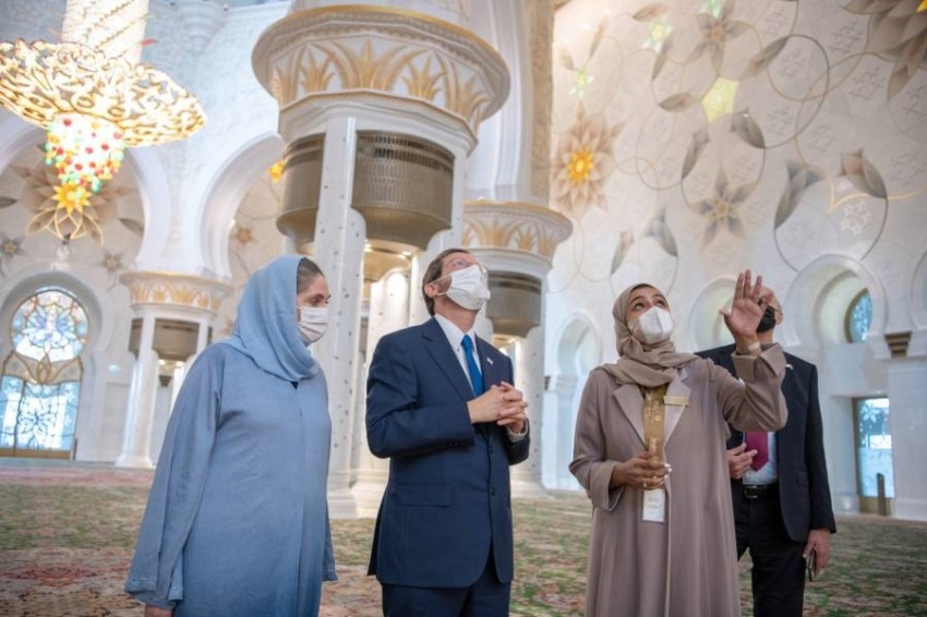 رئيس إسرائيل يزور جامع الشيخ زايد الكبير في أبوظبي