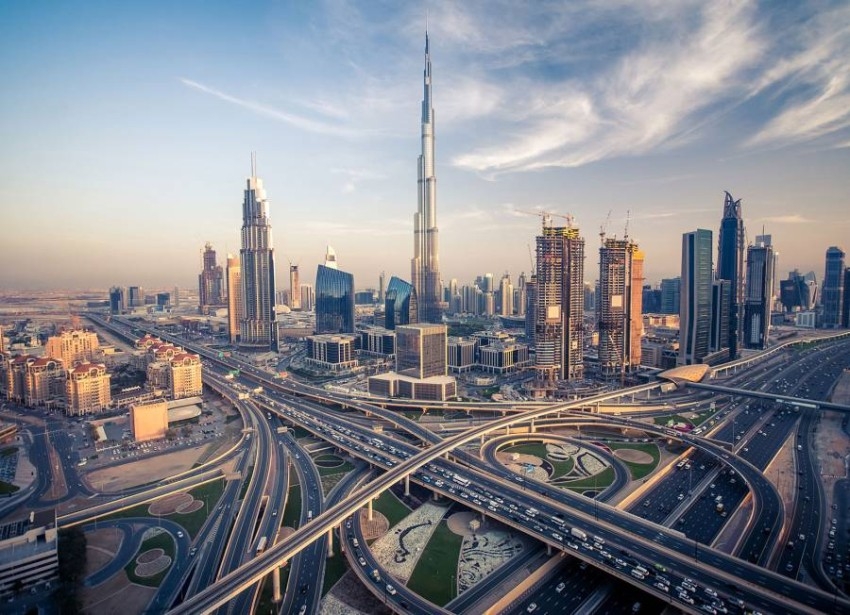 دبي تبحث تخفيض الرسوم بعد استحداث ضريبة الشركات