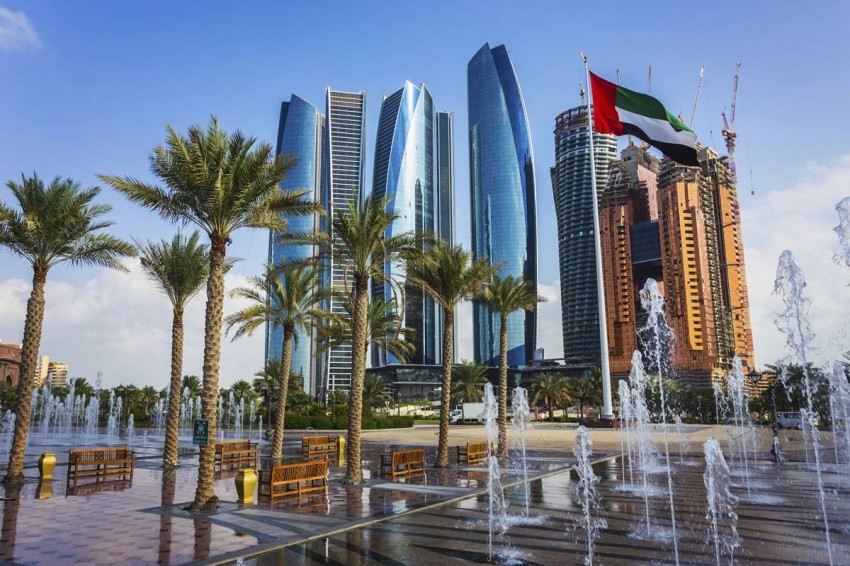 قانون العمل الجديد في الإمارات.. ما عدد ساعات العمل المقررة في القطاع الخاص؟