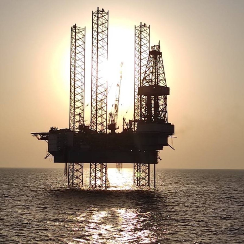 «أدنوك» تعلن عن اكتشاف موارد من الغاز الطبيعي في منطقة بحرية بأبوظبي