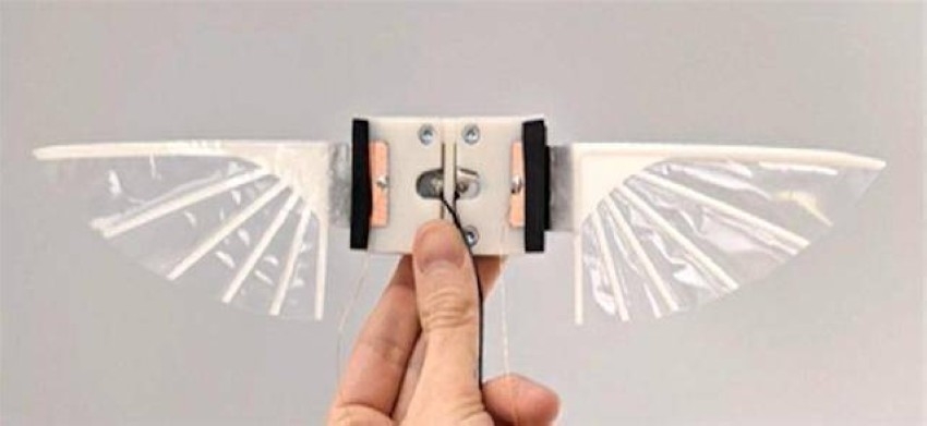 علماء يطورون روبوتات طائرة بحجم الحشرات