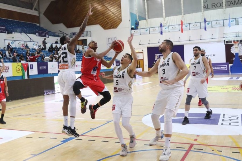 منتخب الإمارات للسلة يهزم نظيره الأردني في البطولة العربية
