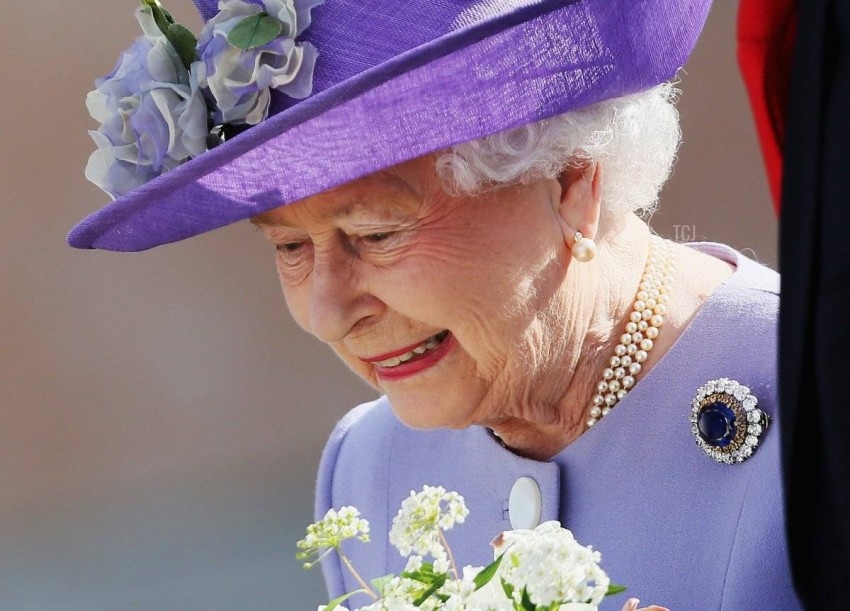 الكشف عن أثمن 11 حلية مرصعة بالياقوت في الأسرة المالكة البريطانية