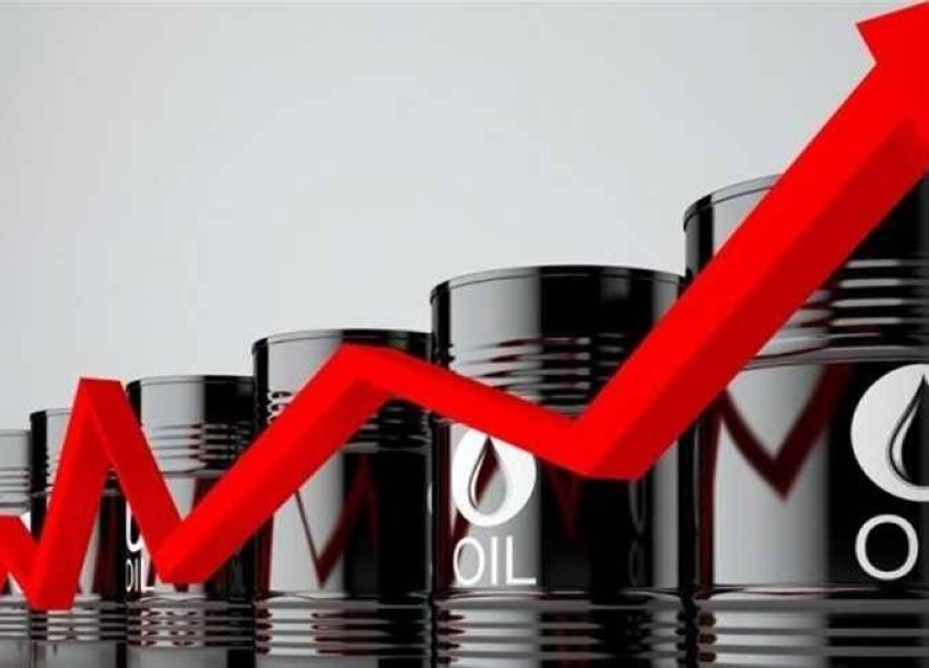بلومبيرغ: ارتفاع أسعار النفط للمرة الأولى منذ 2014 ينذر بضربة مزدوجة للاقتصاد العالمي