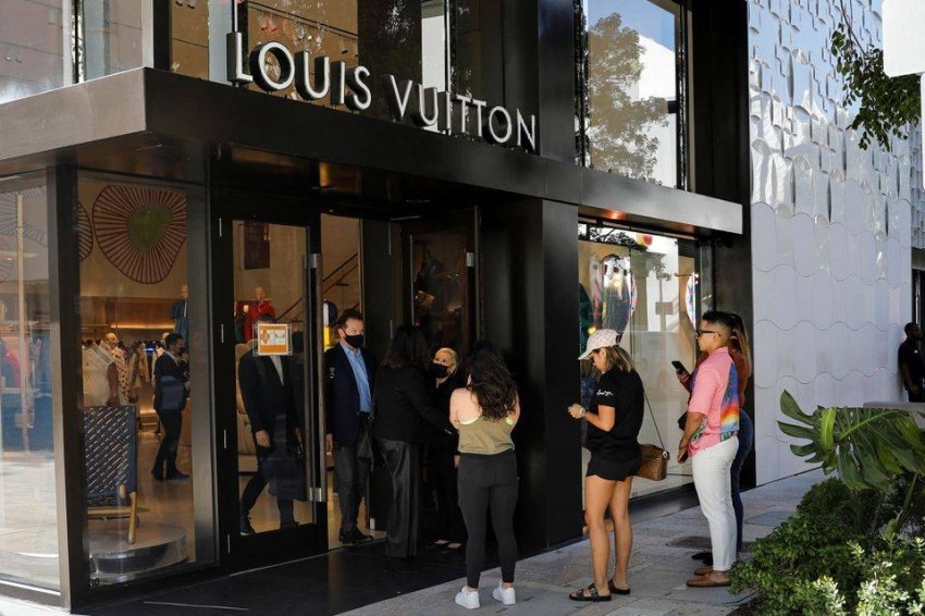 لويس فيتون ترفع أسعار منتجاتها في جميع أنحاء العالم