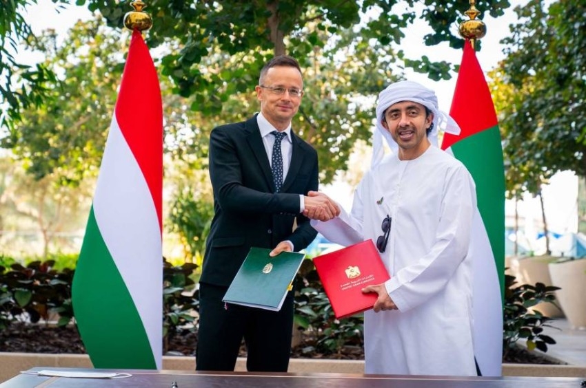 عبدالله بن زايد يوقّع ويشهد توقيع مذكرات تفاهم بين الإمارات والمجر