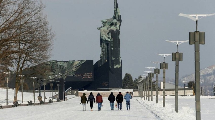 حرب النصب التذكارية والذئاب الليلية في دونيتسك ولوغانسك