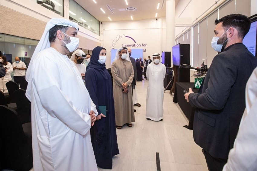 سارة الأميري تزور مجلس أبحاث التكنولوجيا المتطورة في أبوظبي