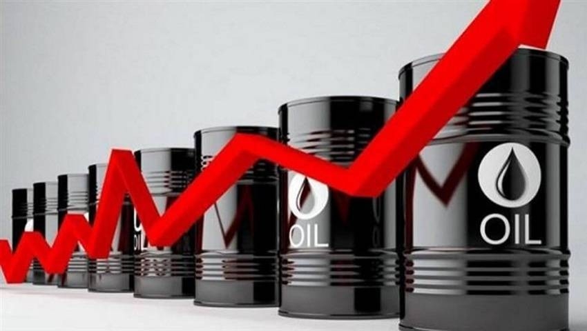 بلومبيرغ: ارتفاع أسعار النفط مصدراً رئيسياً لمخاطر التضخم