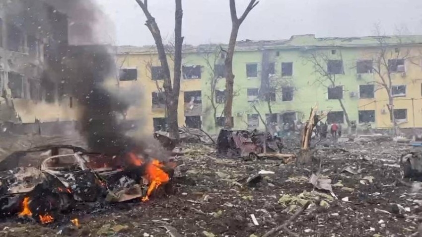زيلينسكي: الغارة الجوية على مستشفى ماريوبول «جريمة حرب»