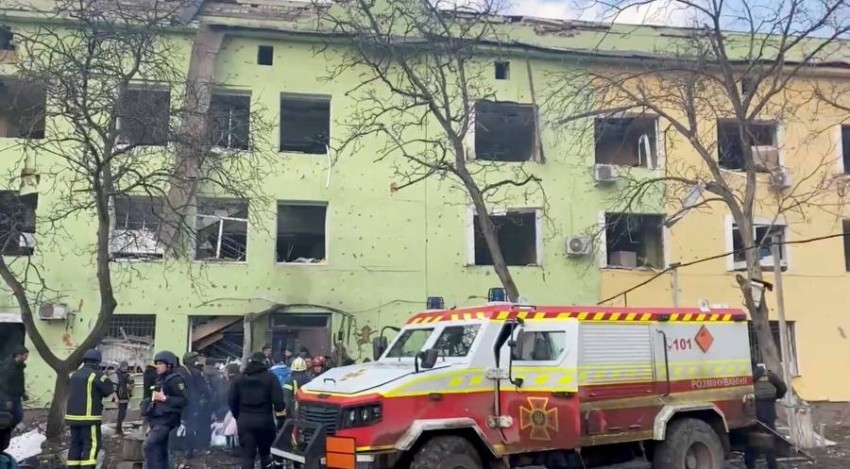 زيلينسكي: الغارة الجوية على مستشفى ماريوبول «جريمة حرب»