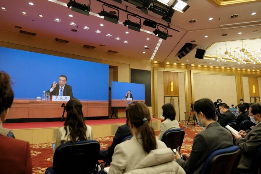 رئيس وزراء الصين يدعو إلى ضبط النفس في الصراع في أوكرانيا