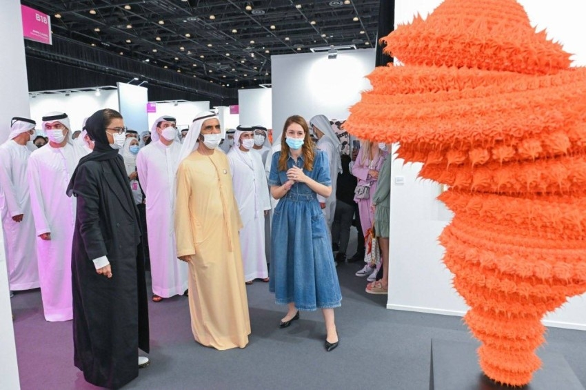 محمد بن راشد يزور معرض «آرت دبي»