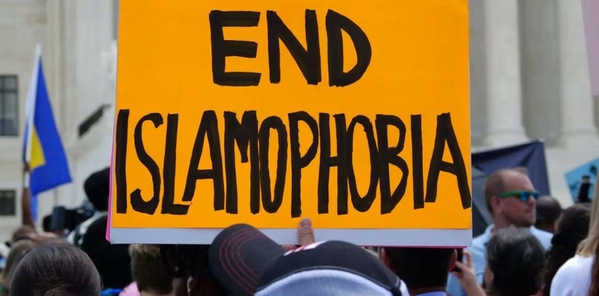 رابطة العالم الإسلامي ترحب باعتماد الأمم المتحدة 15 مارس يوماً عالمياً للقضاء على «الإسلاموفوبيا»