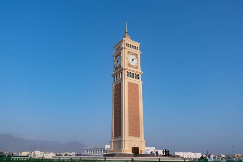 حاكم الشارقة يفتتح برج الساعة بمدينة كلباء